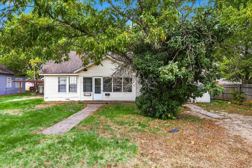 220 S 2nd Street Wills Point, TX 75169