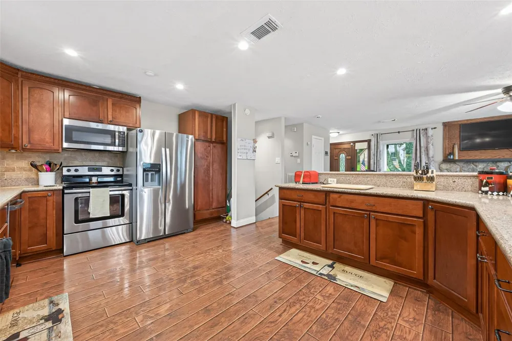 28111 Camille Drive Tomball, TX 77375