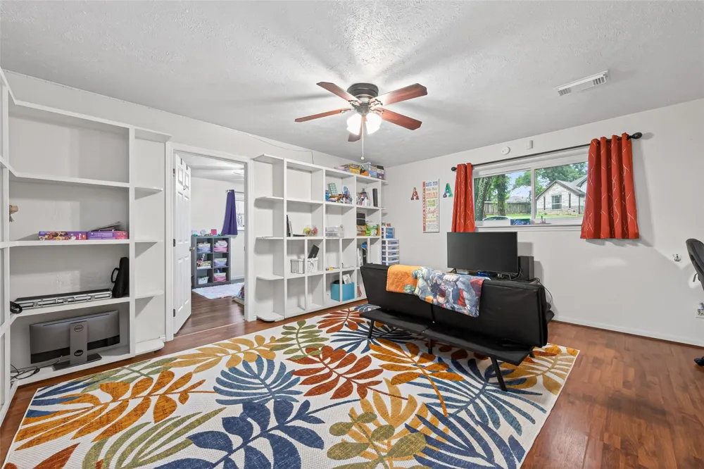 28111 Camille Drive Tomball, TX 77375