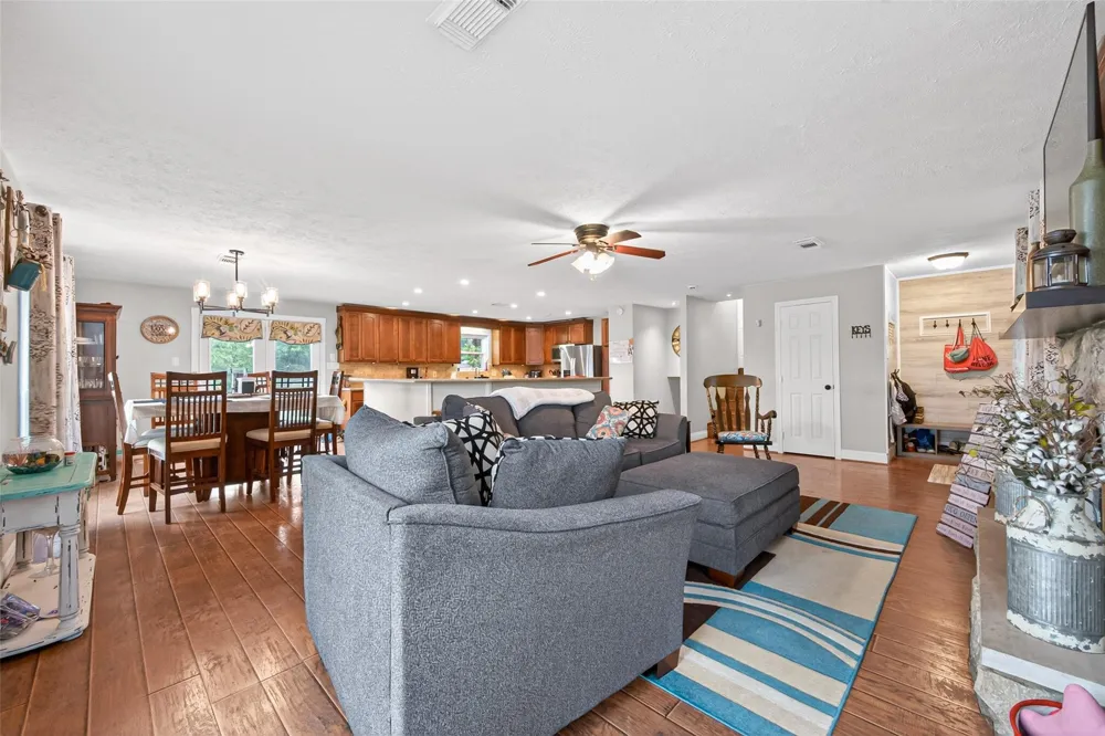 28111 Camille Drive Tomball, TX 77375