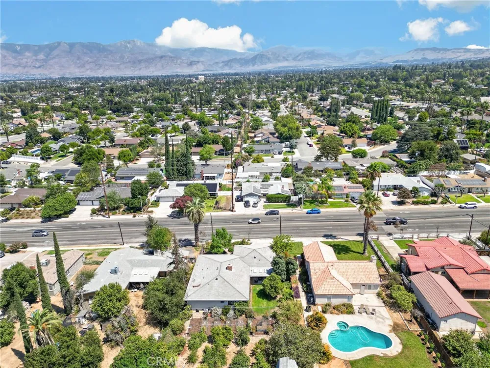 302 S San Mateo Street Redlands, CA 92373