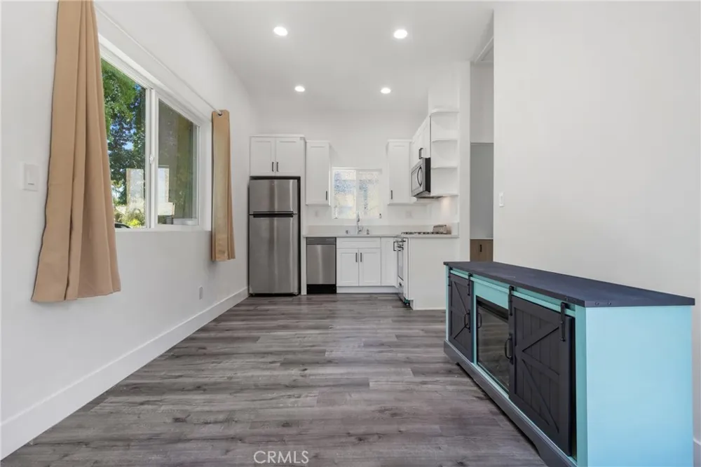 18947 Cantlay Street Reseda, CA 91335