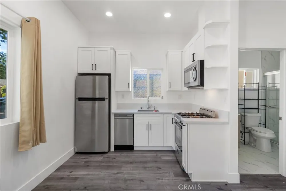18947 Cantlay Street Reseda, CA 91335