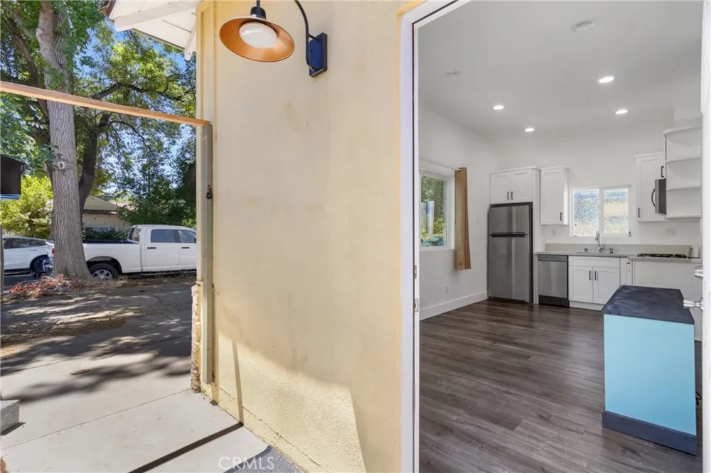 18947 Cantlay Street Reseda, CA 91335