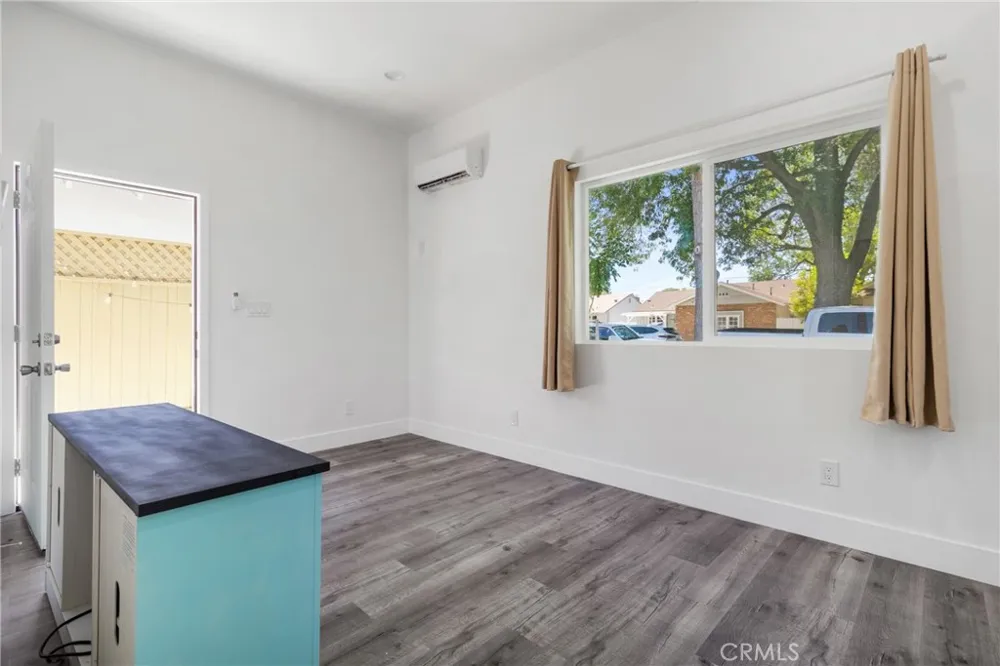 18947 Cantlay Street Reseda, CA 91335