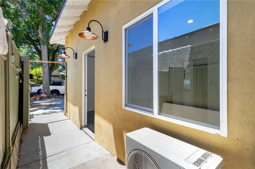 18947 Cantlay Street Reseda, CA 91335
