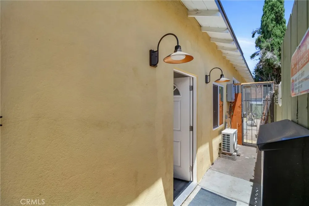 18947 Cantlay Street Reseda, CA 91335