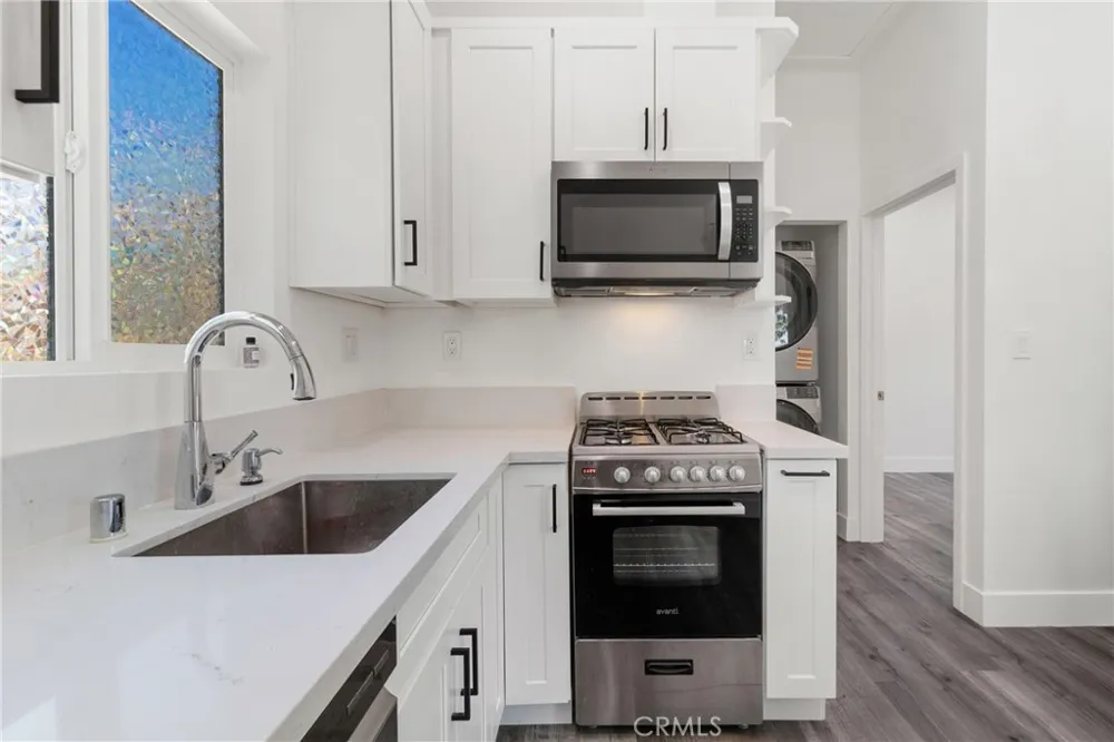 18947 Cantlay Street Reseda, CA 91335