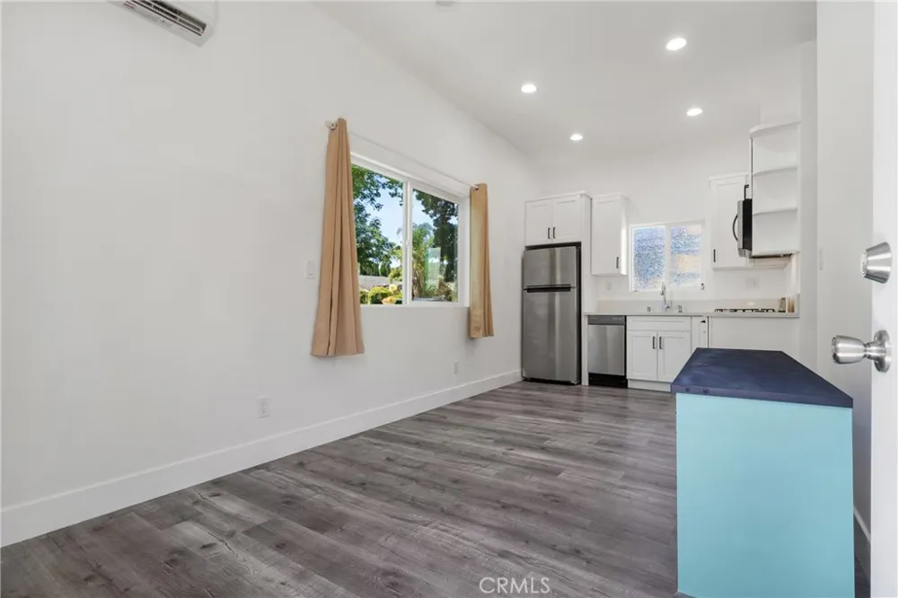 18947 Cantlay Street Reseda, CA 91335