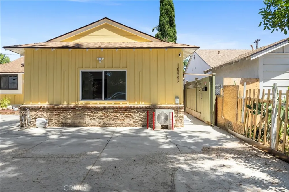 18947 Cantlay Street Reseda, CA 91335