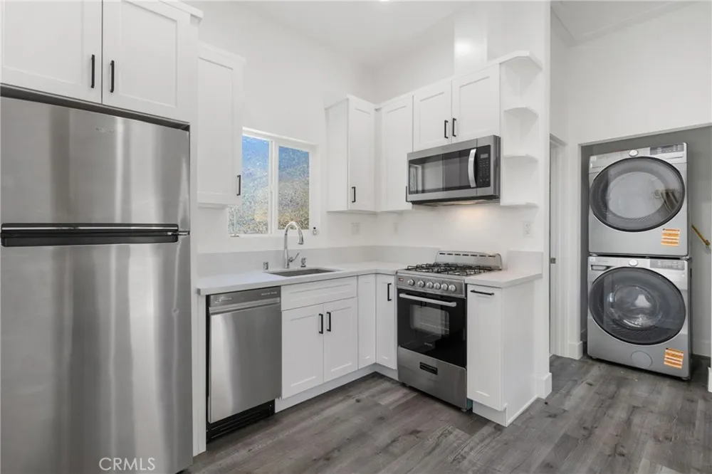 18947 Cantlay Street Reseda, CA 91335