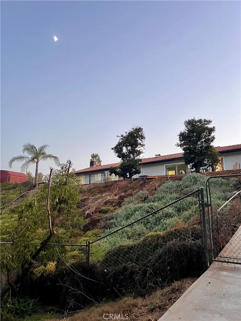 15290 golden star Avenue Riverside, CA 92506