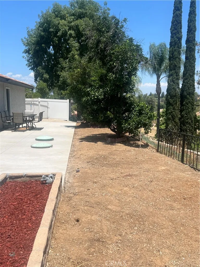 15290 golden star Avenue Riverside, CA 92506