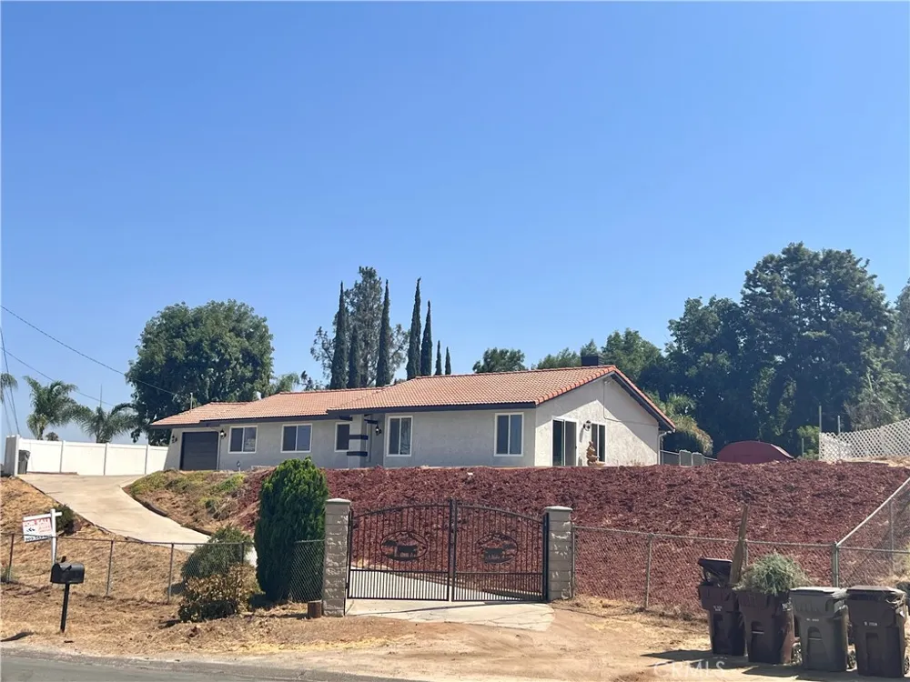 15290 golden star Avenue Riverside, CA 92506