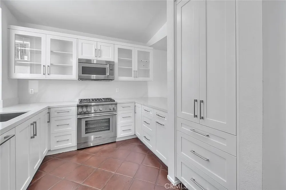 310 Bayview Drive Hermosa Beach, CA 90254