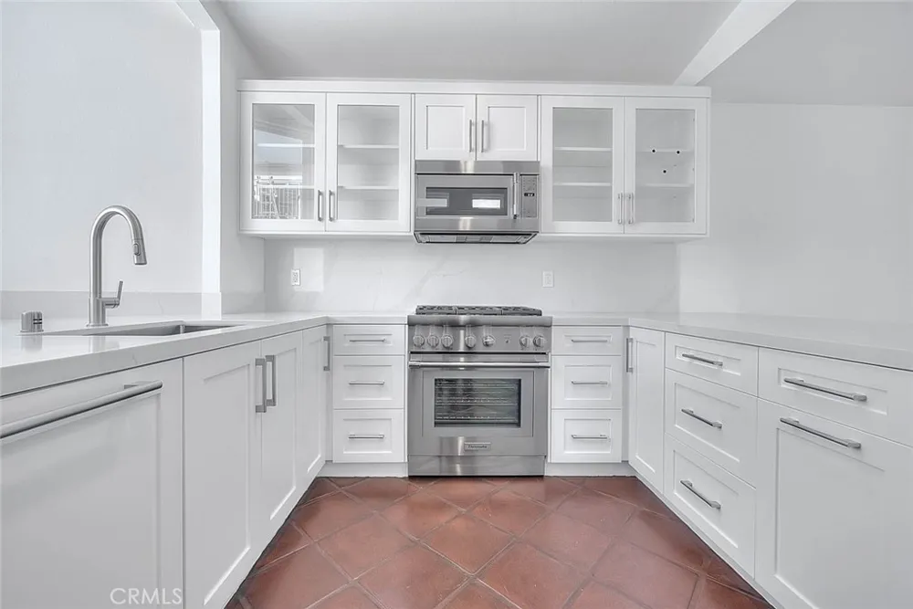 310 Bayview Drive Hermosa Beach, CA 90254