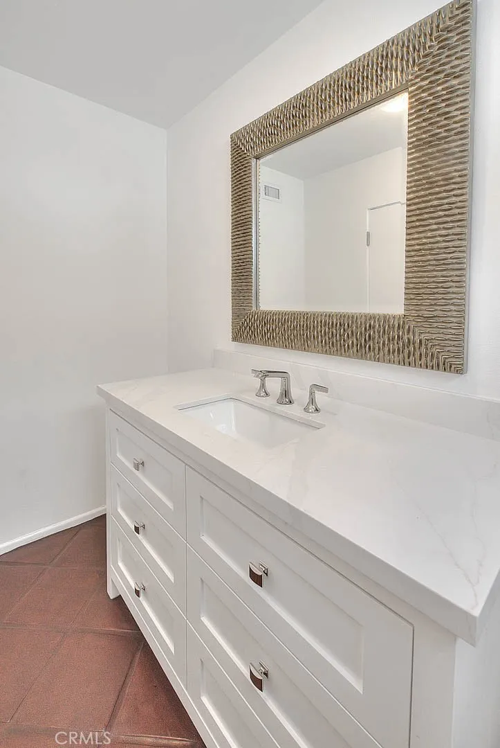 310 Bayview Drive Hermosa Beach, CA 90254