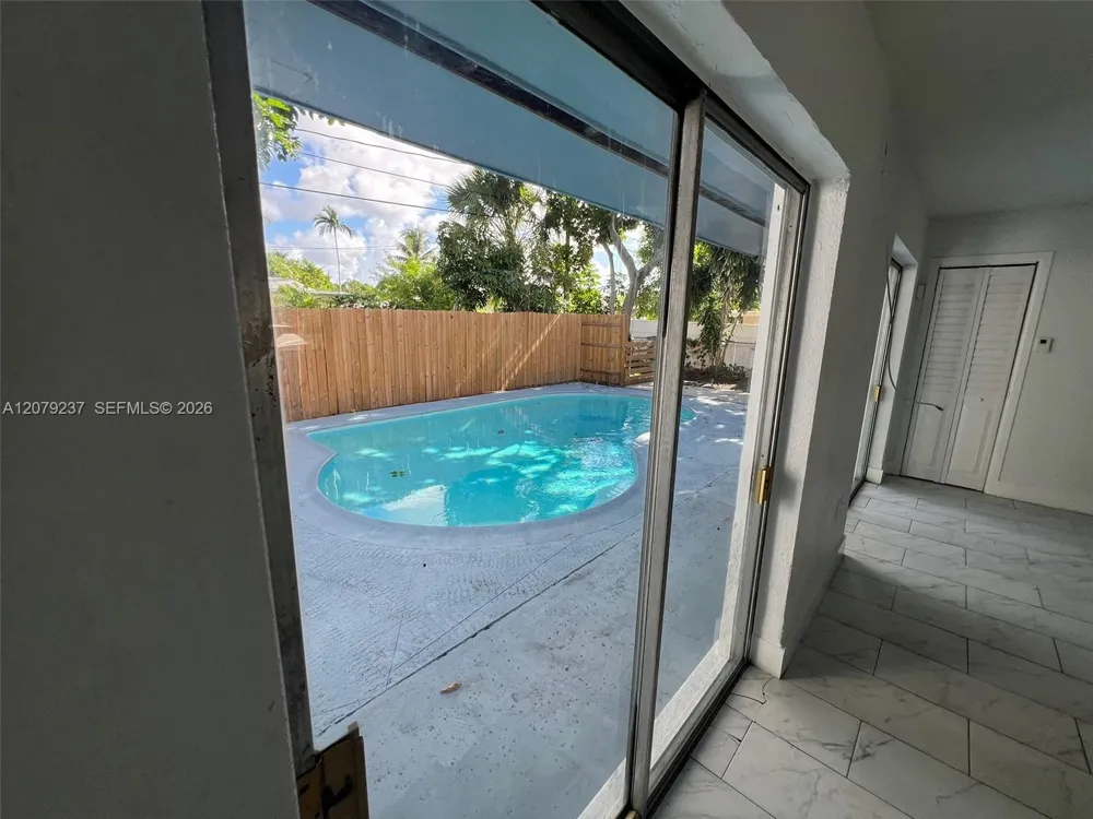4421 NW 33rd St Lauderdale Lakes, FL 33319