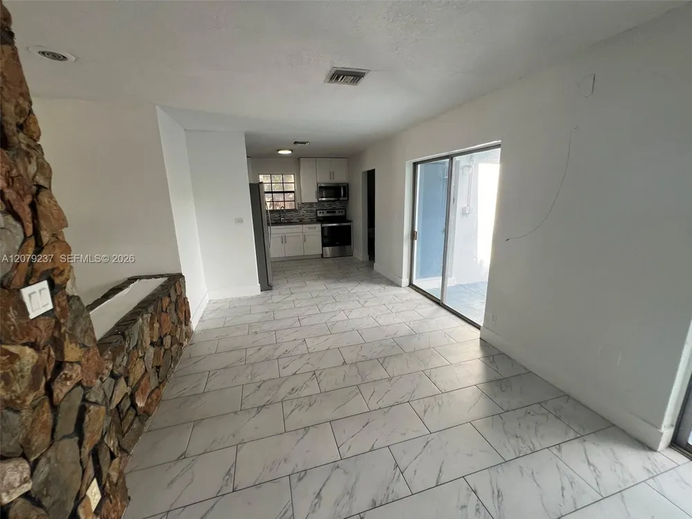 4421 NW 33rd St Lauderdale Lakes, FL 33319