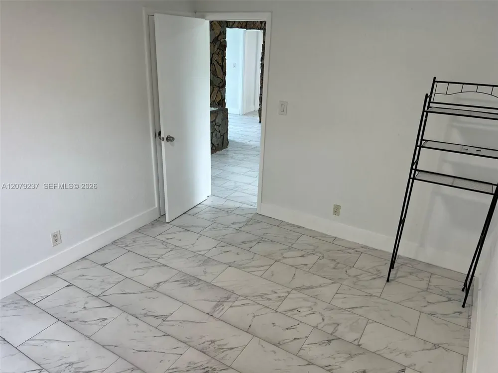 4421 NW 33rd St Lauderdale Lakes, FL 33319
