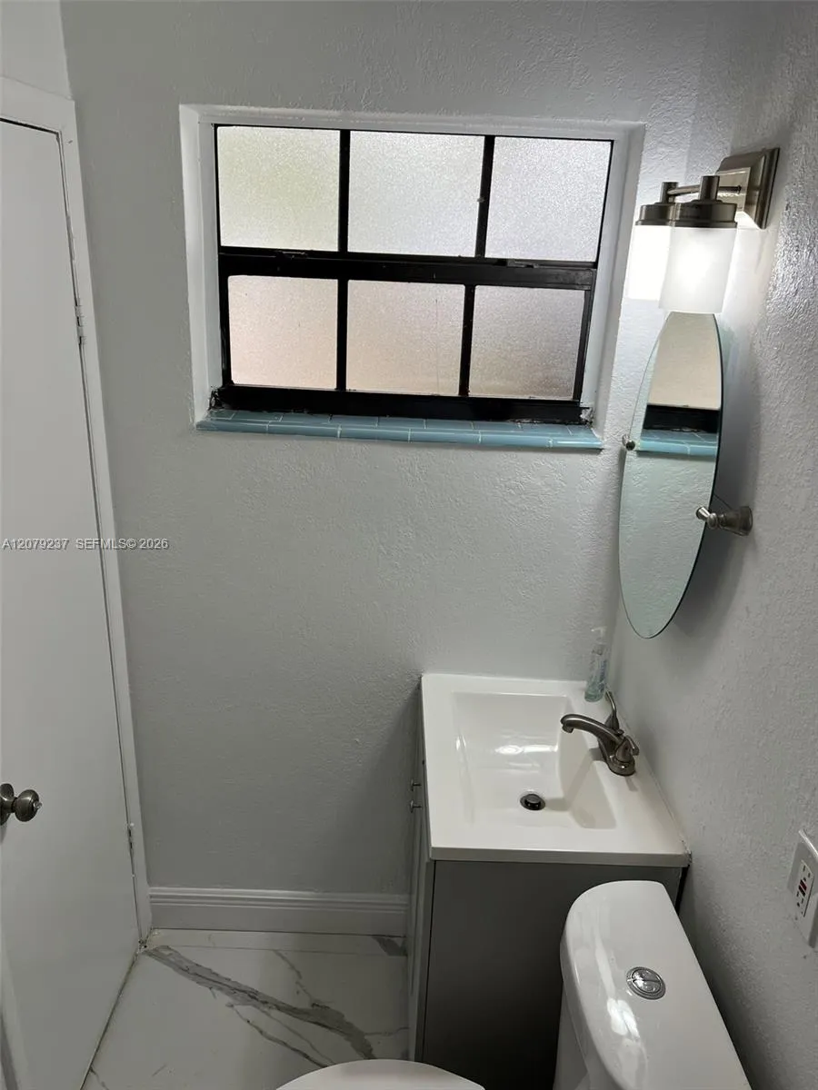 4421 NW 33rd St Lauderdale Lakes, FL 33319