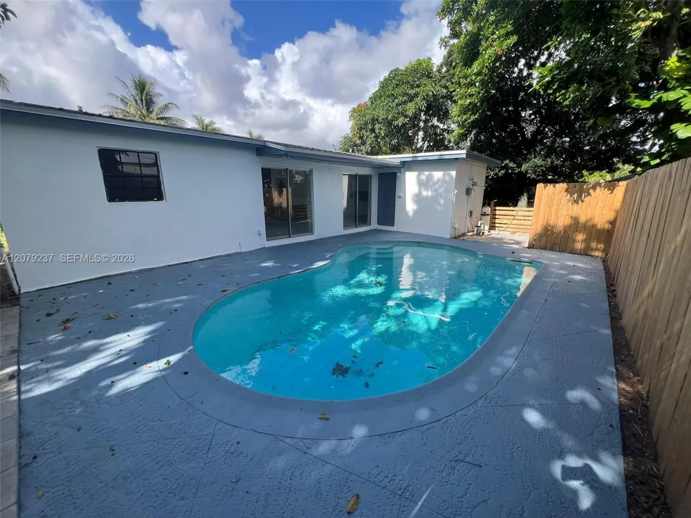 4421 NW 33rd St Lauderdale Lakes, FL 33319