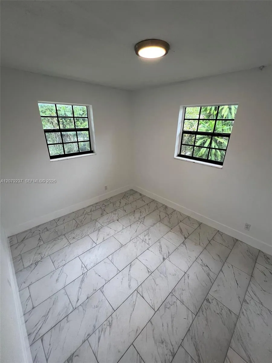 4421 NW 33rd St Lauderdale Lakes, FL 33319