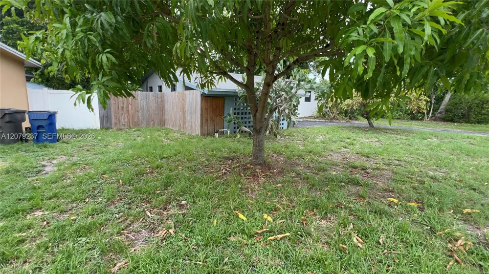 4421 NW 33rd St Lauderdale Lakes, FL 33319