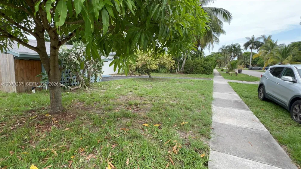 4421 NW 33rd St Lauderdale Lakes, FL 33319