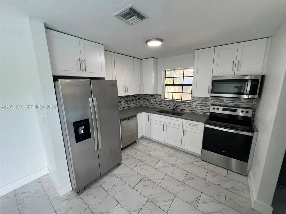 4421 NW 33rd St Lauderdale Lakes, FL 33319