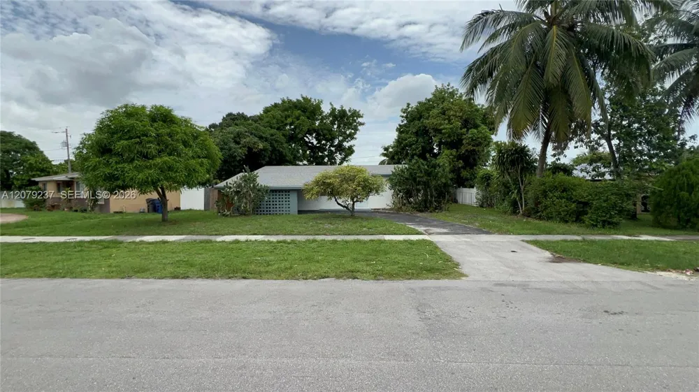 4421 NW 33rd St Lauderdale Lakes, FL 33319