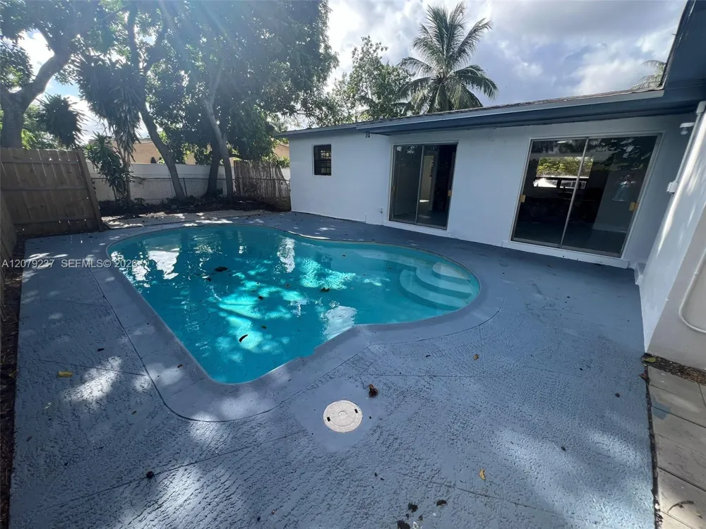 4421 NW 33rd St Lauderdale Lakes, FL 33319
