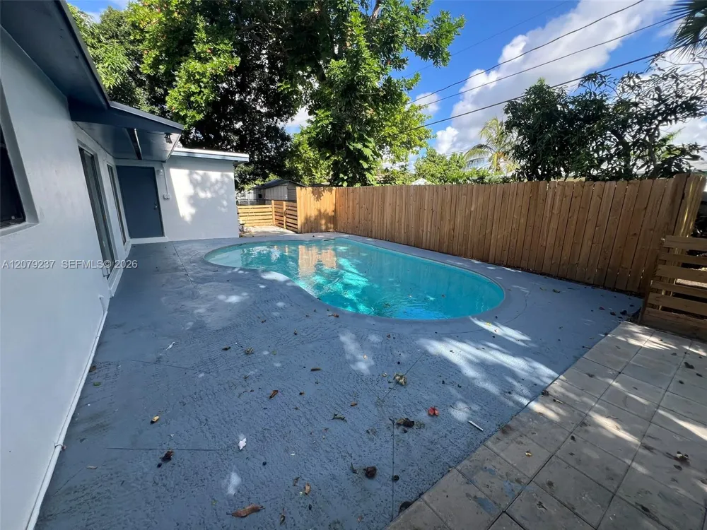 4421 NW 33rd St Lauderdale Lakes, FL 33319