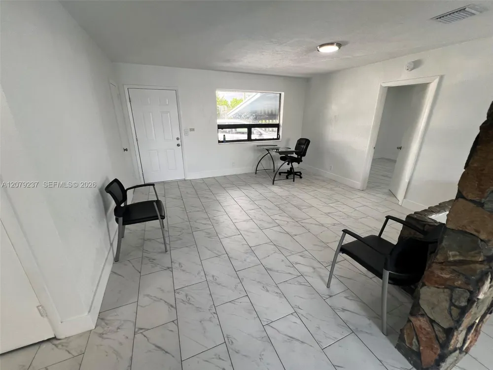 4421 NW 33rd St Lauderdale Lakes, FL 33319