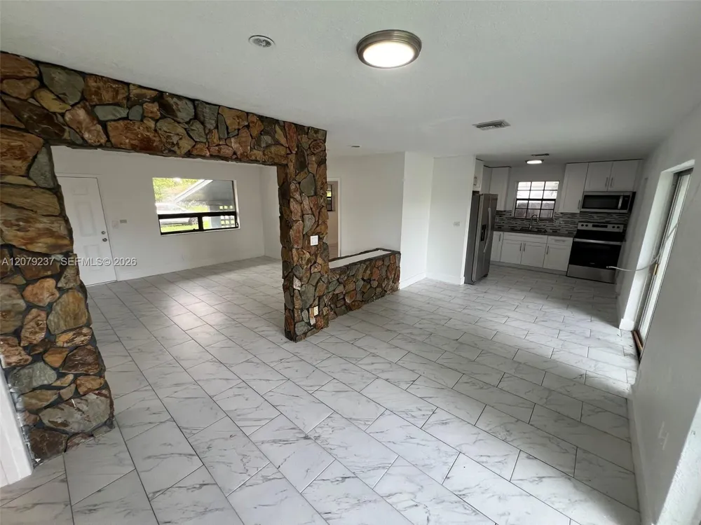 4421 NW 33rd St Lauderdale Lakes, FL 33319