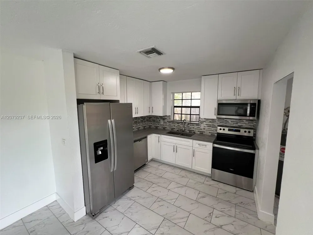 4421 NW 33rd St Lauderdale Lakes, FL 33319