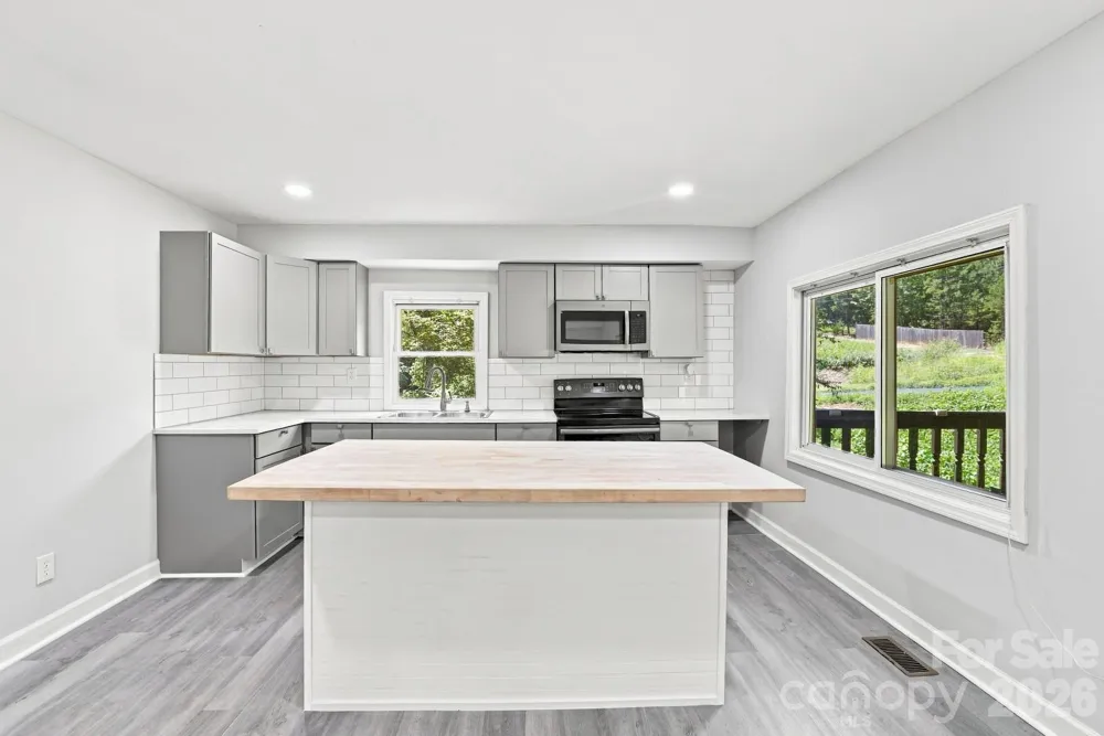 3028 Playmore Beach Road Morganton, NC 28655