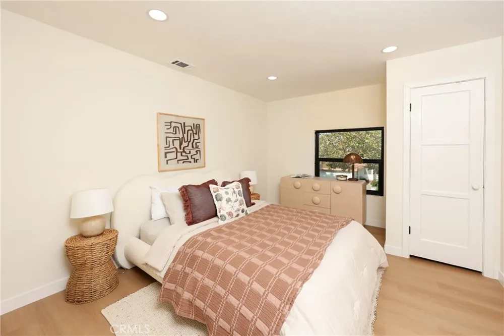 2409 Hesperian Street Santa Ana, CA 92706
