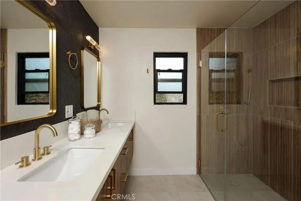 2409 Hesperian Street Santa Ana, CA 92706