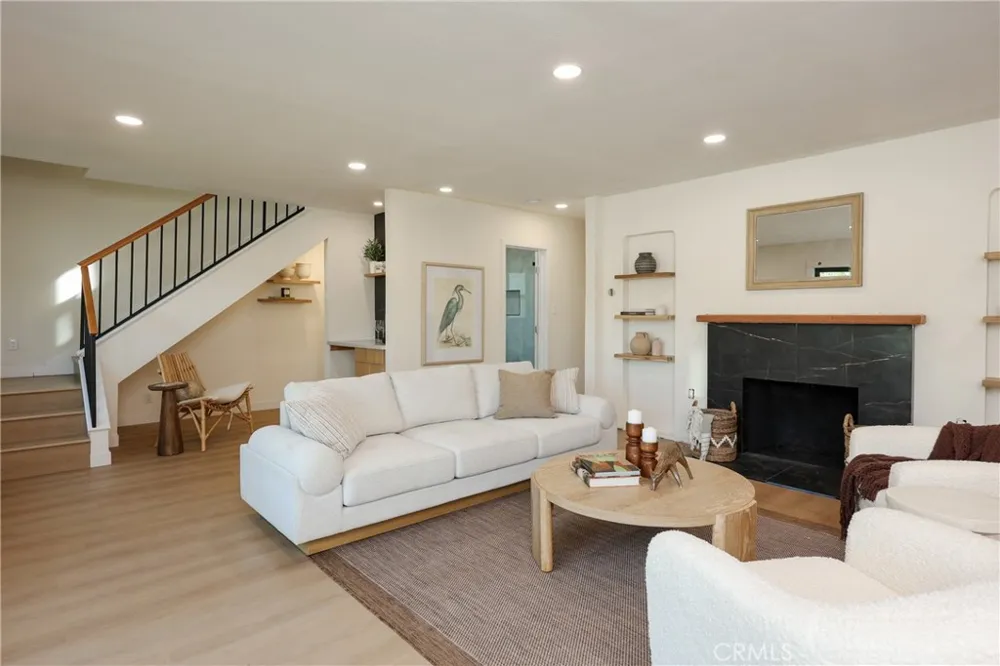 2409 Hesperian Street Santa Ana, CA 92706