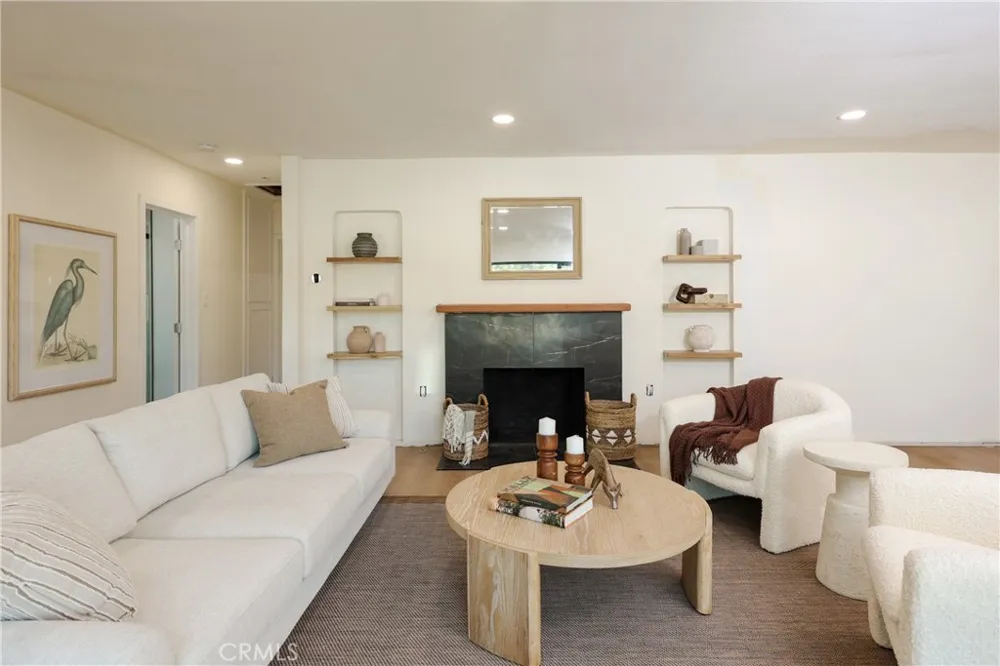 2409 Hesperian Street Santa Ana, CA 92706
