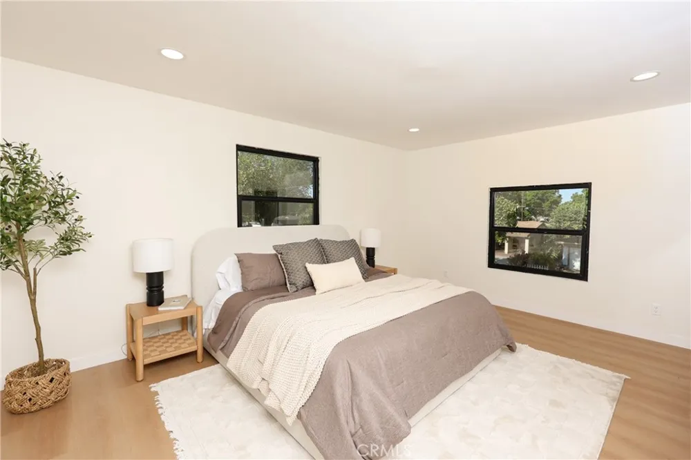 2409 Hesperian Street Santa Ana, CA 92706