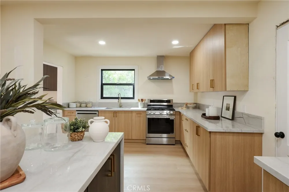 2409 Hesperian Street Santa Ana, CA 92706