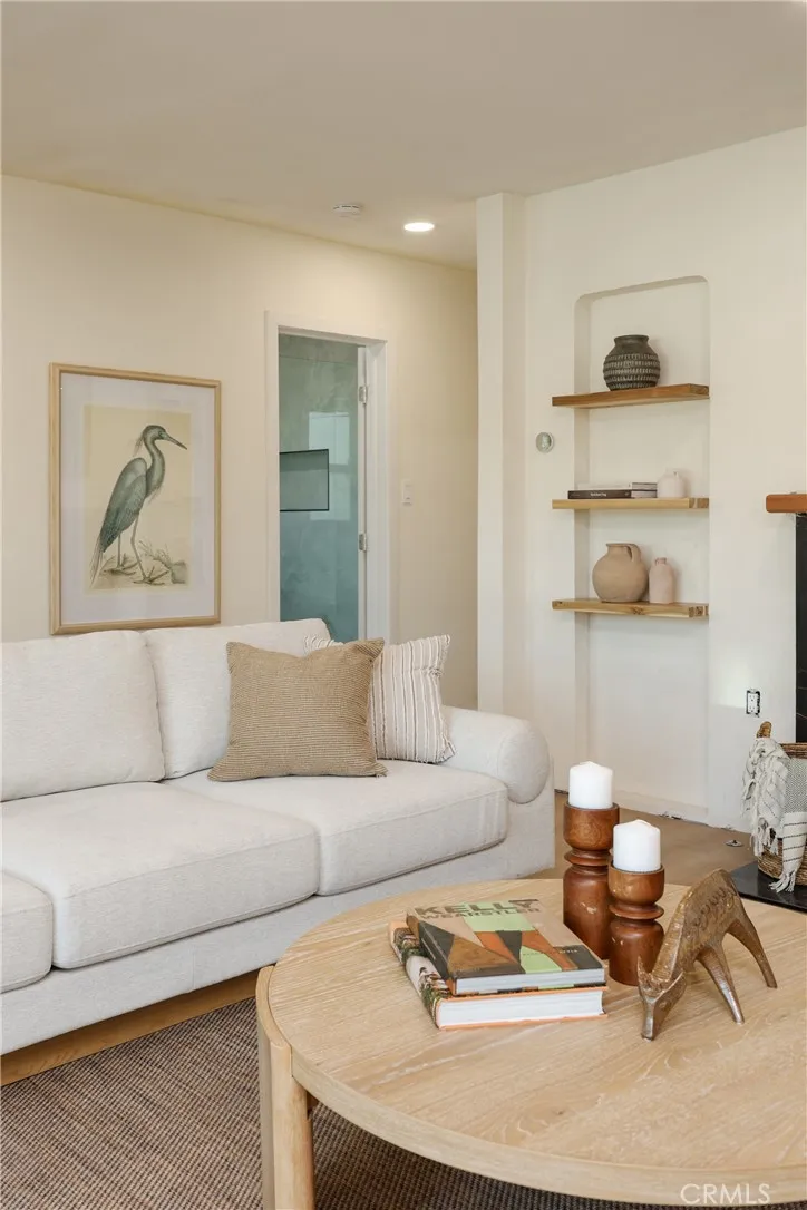 2409 Hesperian Street Santa Ana, CA 92706