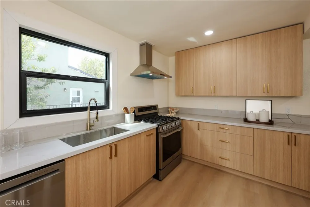 2409 Hesperian Street Santa Ana, CA 92706