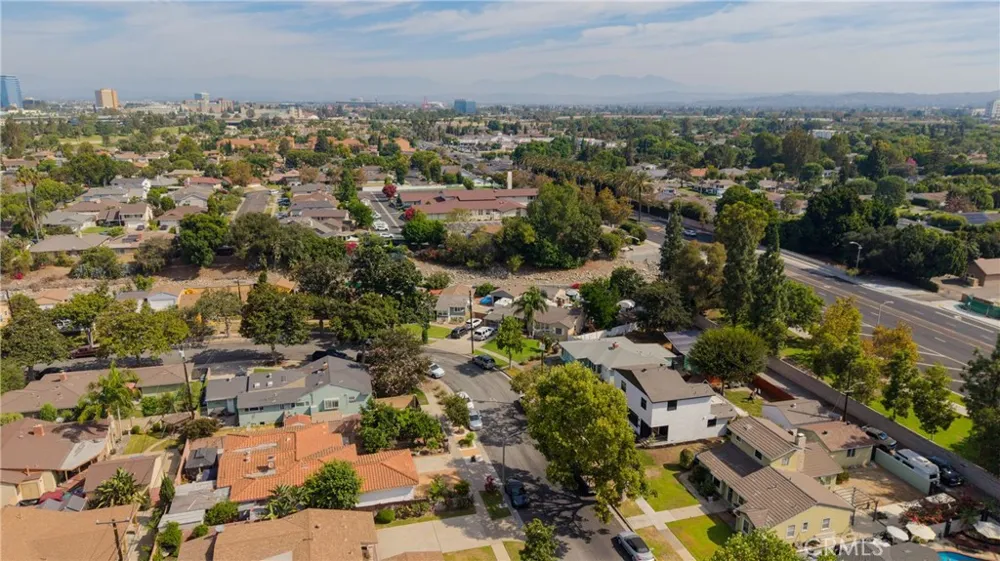 2409 Hesperian Street Santa Ana, CA 92706