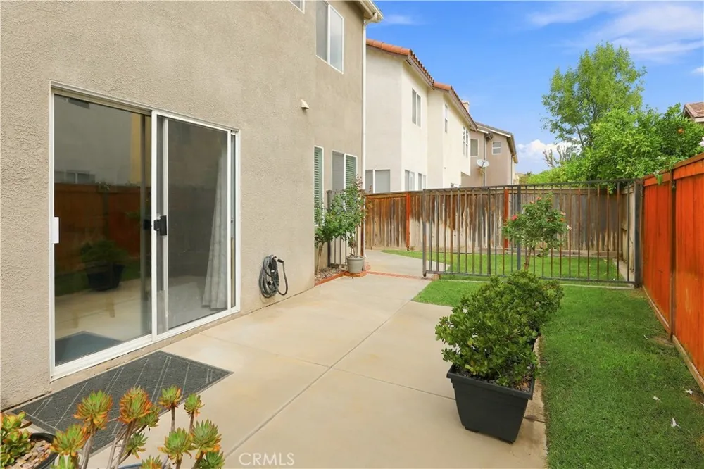 28282 Cedar Lane Saugus, CA 91350