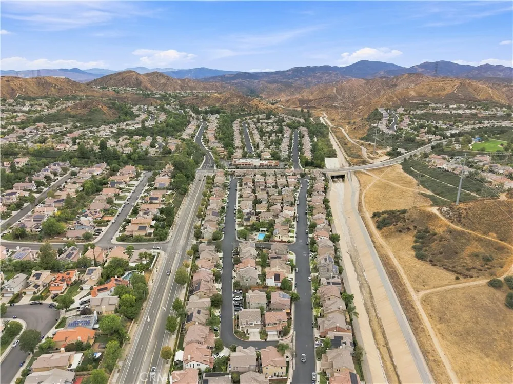 28282 Cedar Lane Saugus, CA 91350