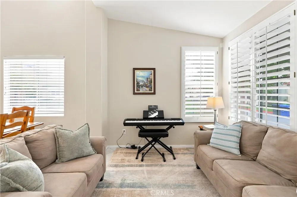 28282 Cedar Lane Saugus, CA 91350