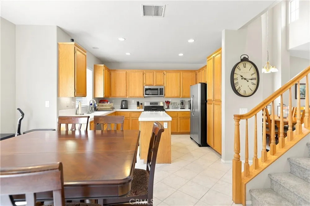 28282 Cedar Lane Saugus, CA 91350